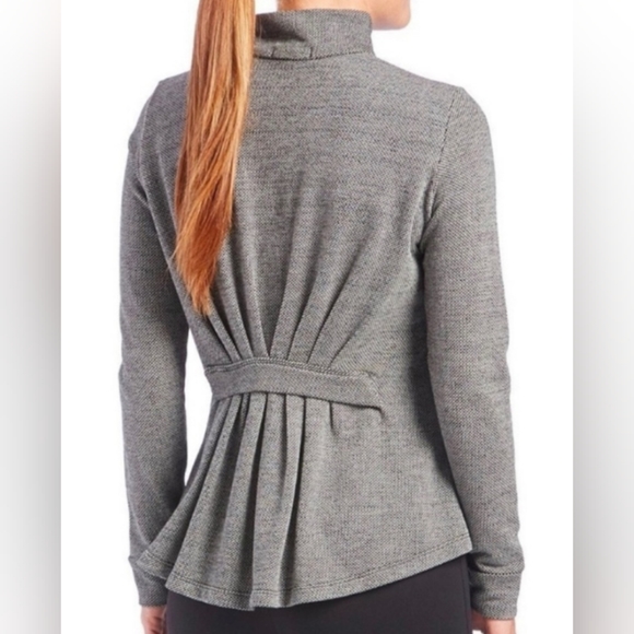 Womans- "Beyond Yoga" size (M) GORGEOUS zip-up jacket - Picture 3 of 7